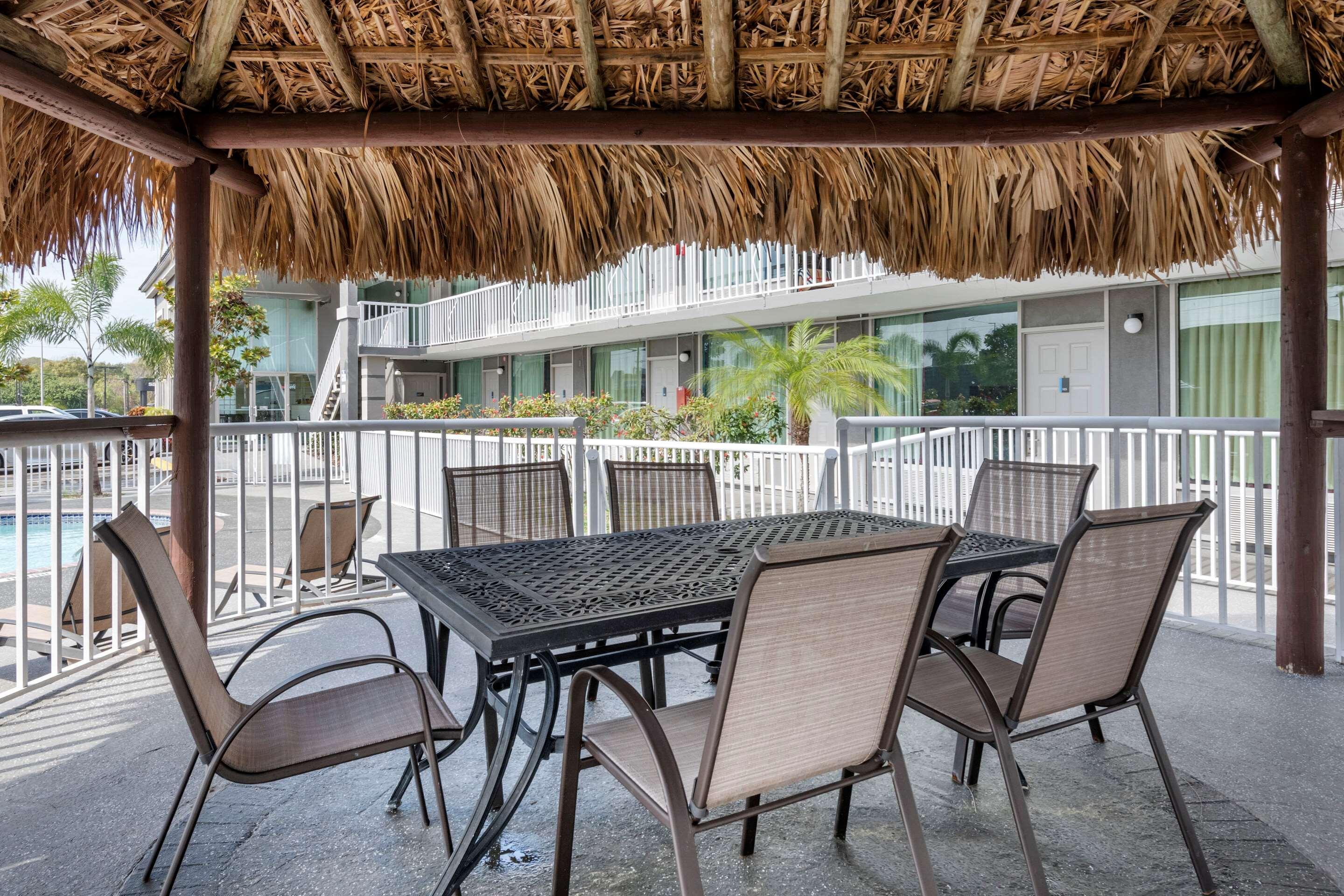 Rodeway Inn New Port Richey Exterior foto