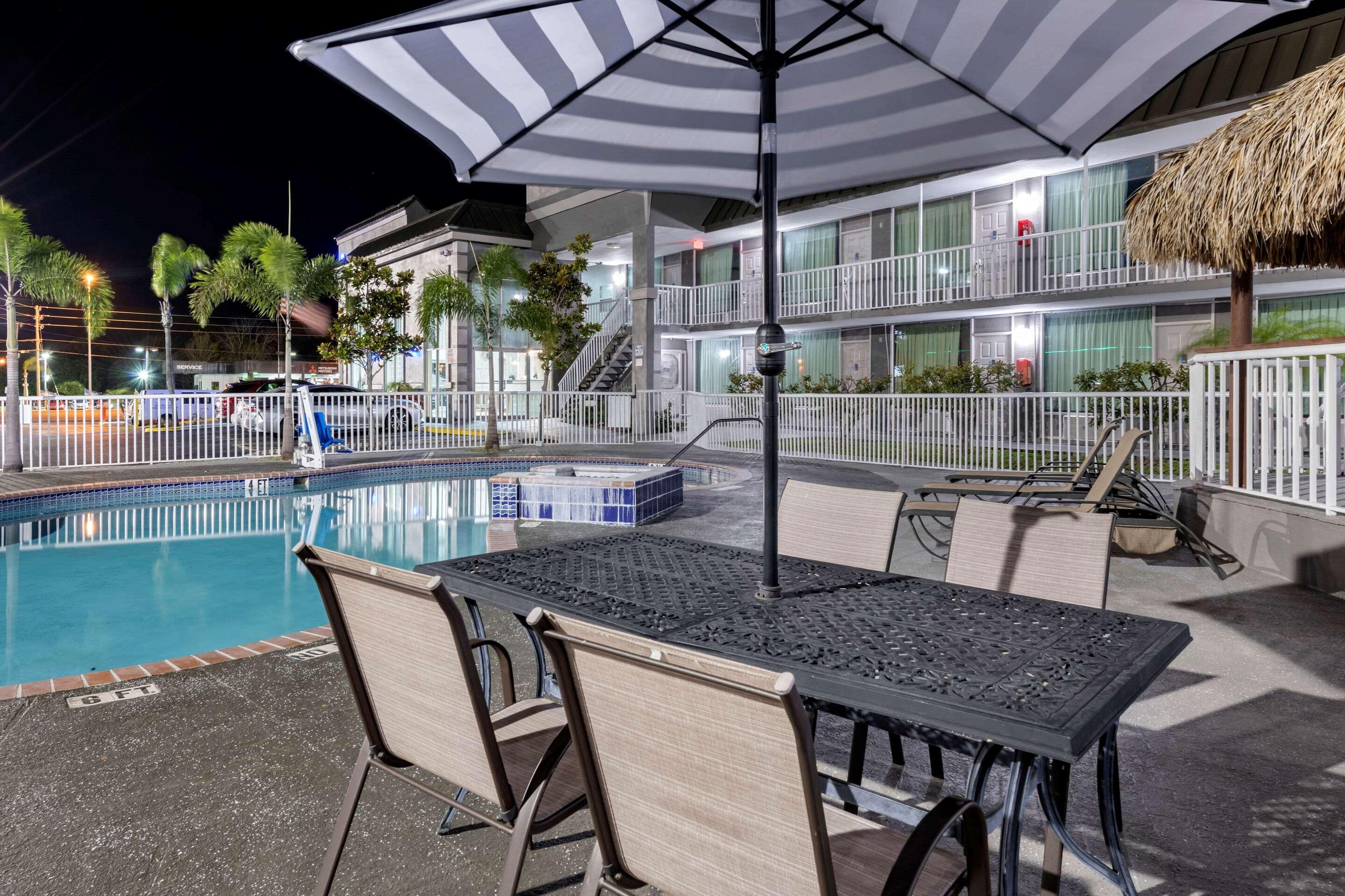 Rodeway Inn New Port Richey Exterior foto