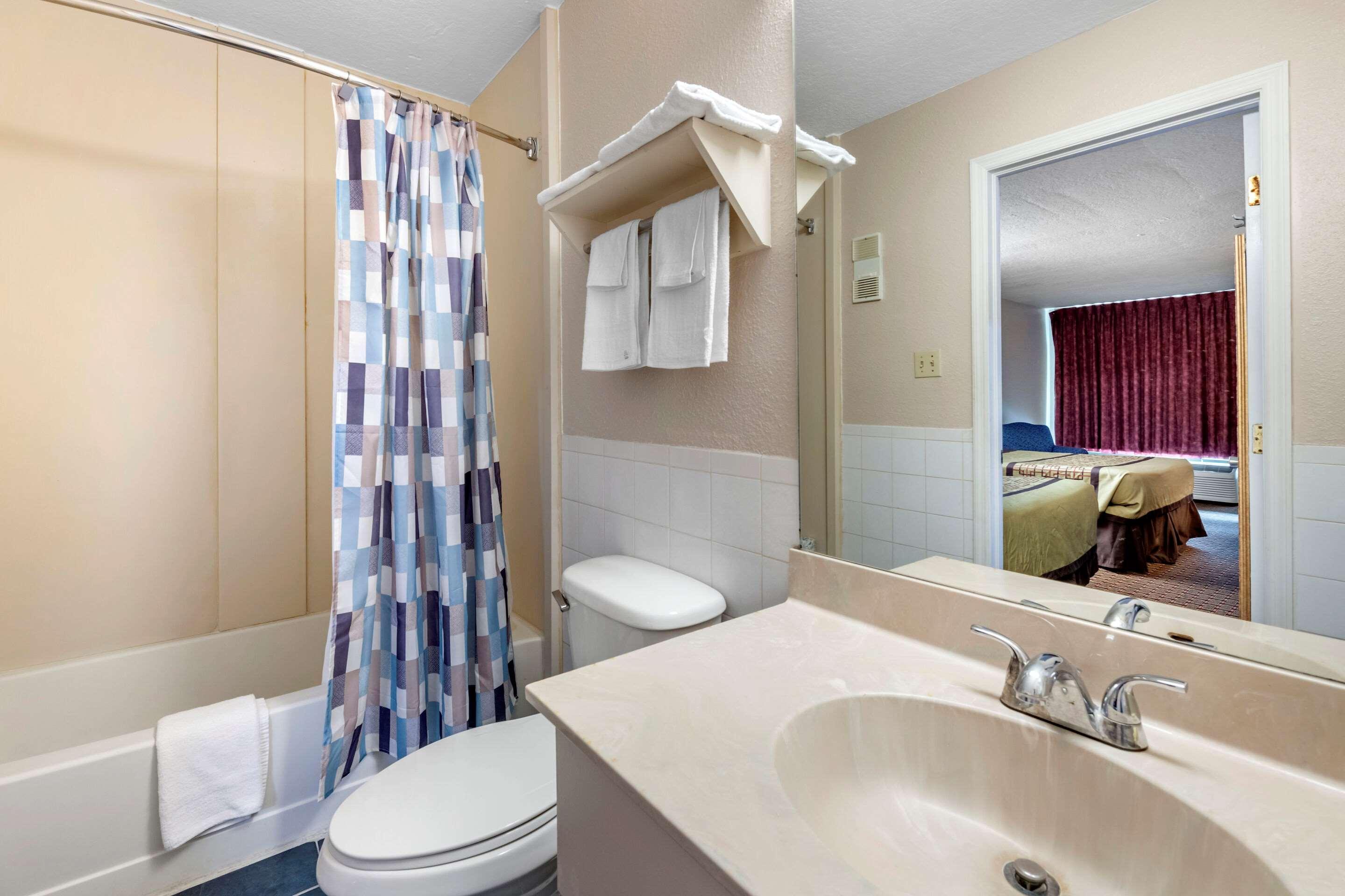 Rodeway Inn New Port Richey Exterior foto